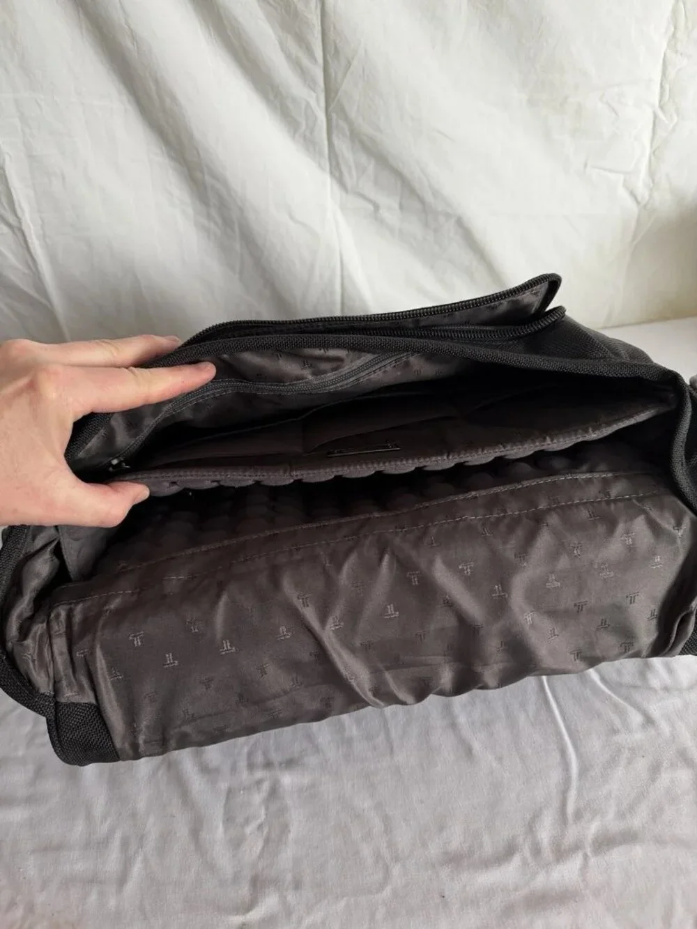 Tumi Black Nylon Padded Shoulder Messenger Bag for 15
